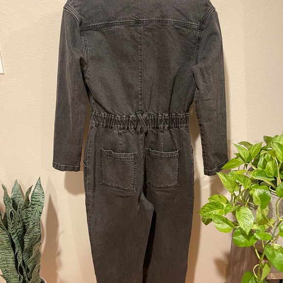 NWT Universal Thread Women’s 2 Long Sleeve Washed Black Denim Jumpsuit - Picture 4 of 8
